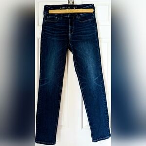 AMERICAN EAGLE NEXT LEVEL STRETCH DARK WASH SIZE 2 SHORT